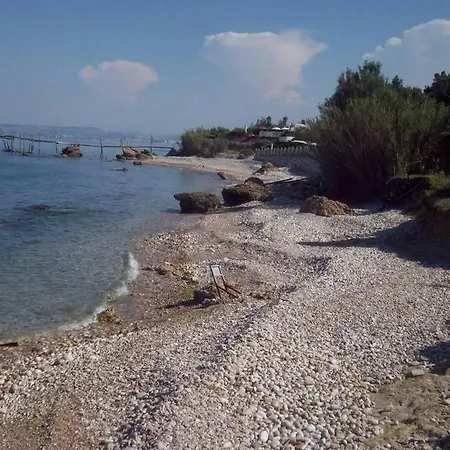 Villa sulla scogliera tra ulivi secolari Villa *