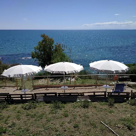 Villa Villa sulla scogliera tra ulivi secolari *