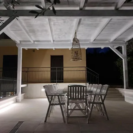 Villa sulla scogliera tra ulivi secolari Villa Vasto